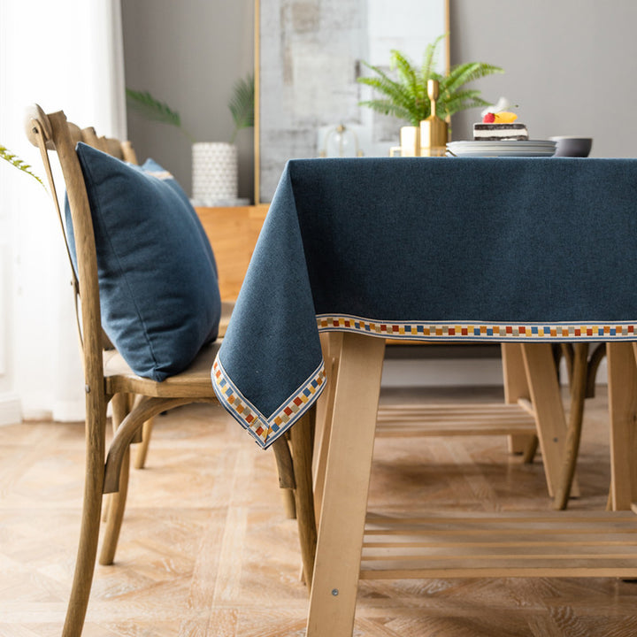 Dekorativer Tischdecke mit geometrischem Rand