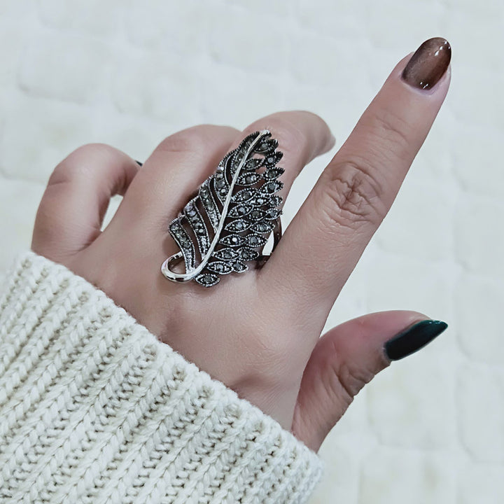 Eleganter Blatt-Design Verstellbarer Ring Karnz