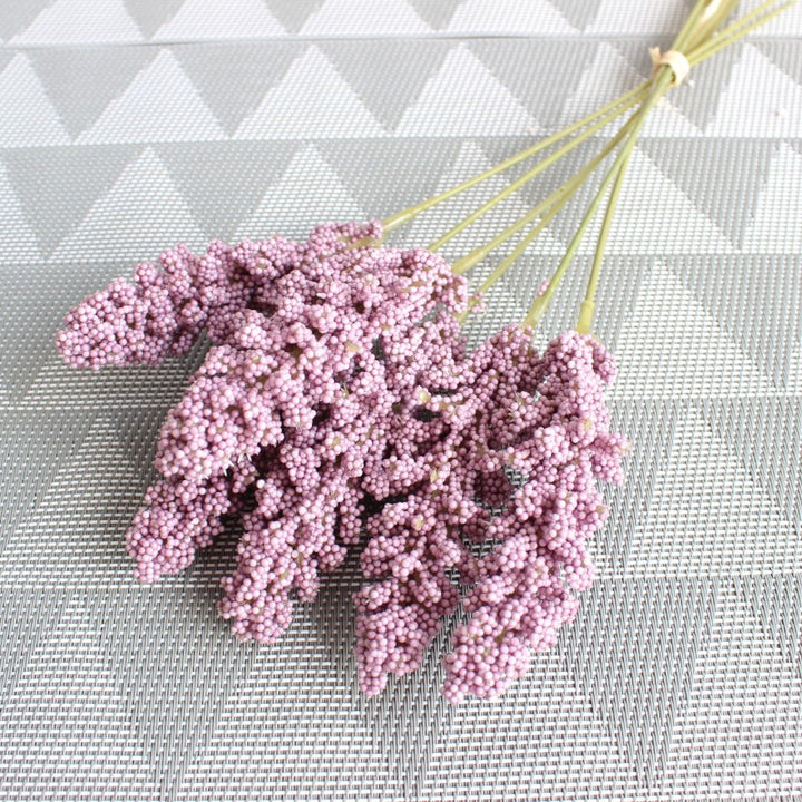 Realistischer dekorativer getrockneter Blumenstrauß
