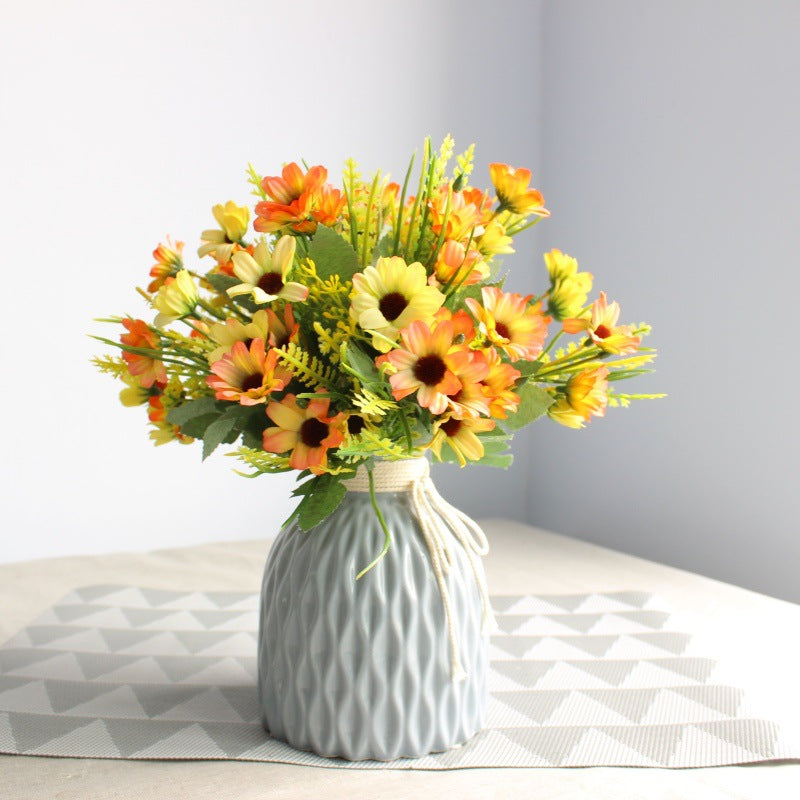 Lebensechter künstlicher Blumenstrauß