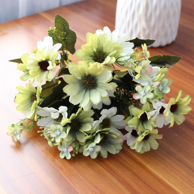 Lebensechter Blumenstrauß