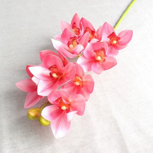 Realistische Orchideenblütenanordnung