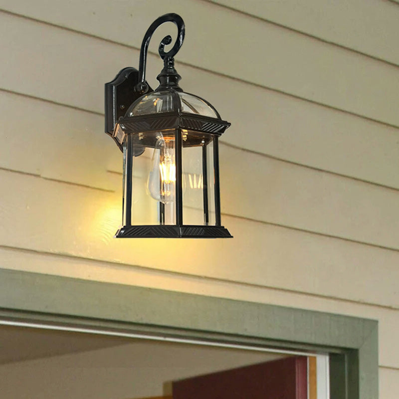 Traditionelle europäische wasserdichte Aluminium-Glas-hexagonale Prism 1-Licht-Wandlampe für den Garten | Karnz