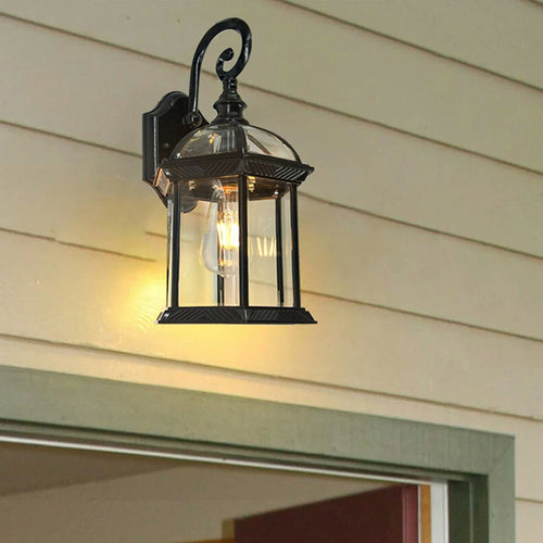 Traditionelle europäische wasserdichte Aluminium-Glas-hexagonale Prism 1-Licht-Wandlampe für den Garten | Karnz
