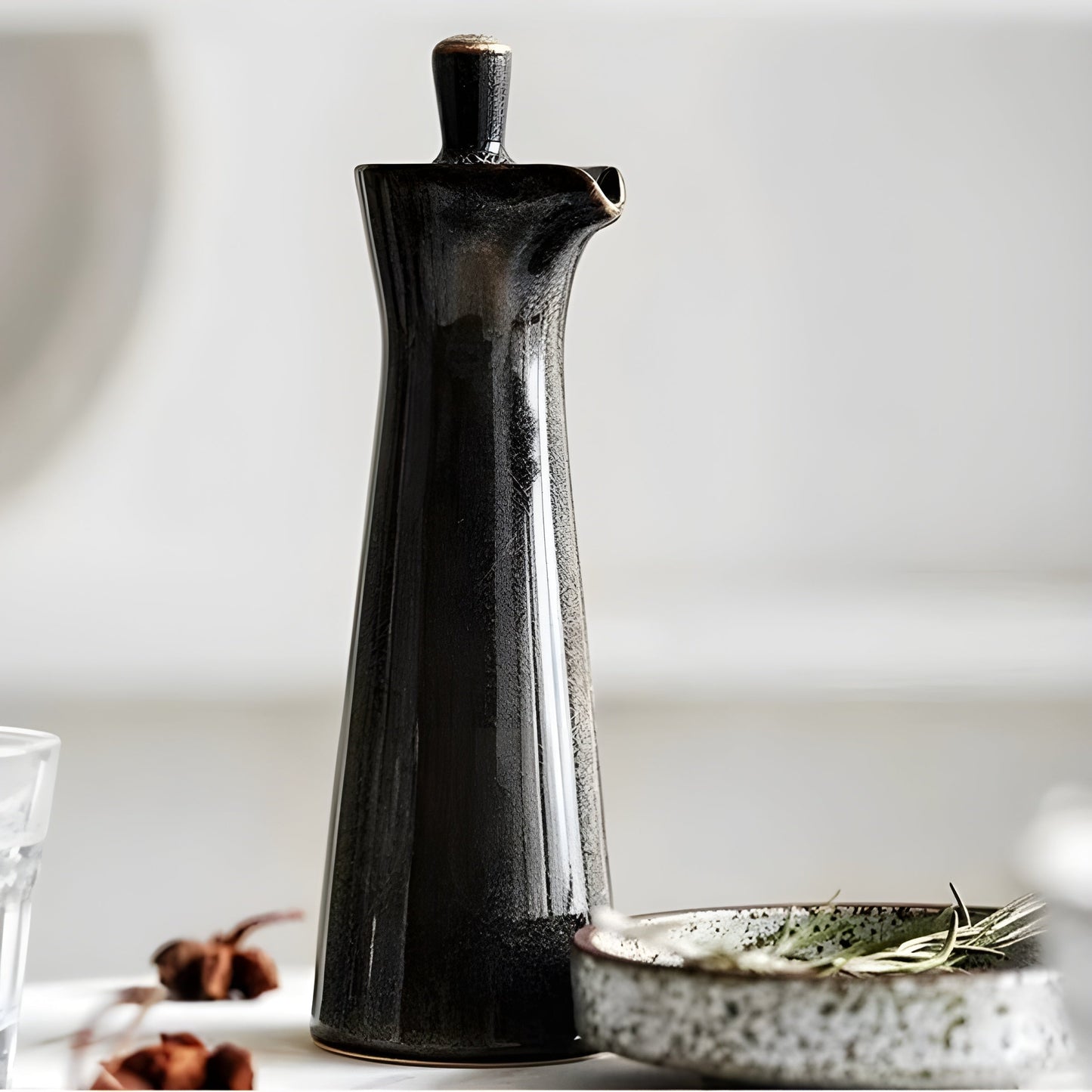 Öl- und Gewürzflasche aus Keramik – Stilvoll und aromabewahrend | Ideal für Küche und Esszimmer