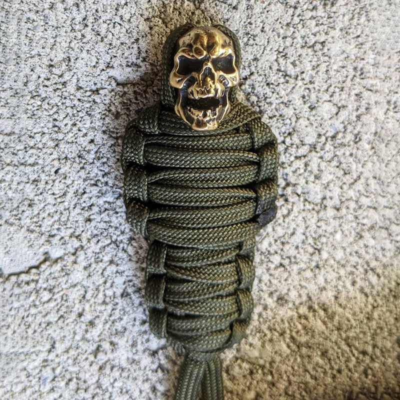 Paracord-Schlüsselanhänger, Mumienschädel aus Messing