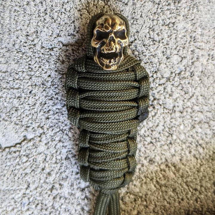 Paracord-Schlüsselanhänger, Mumienschädel aus Messing