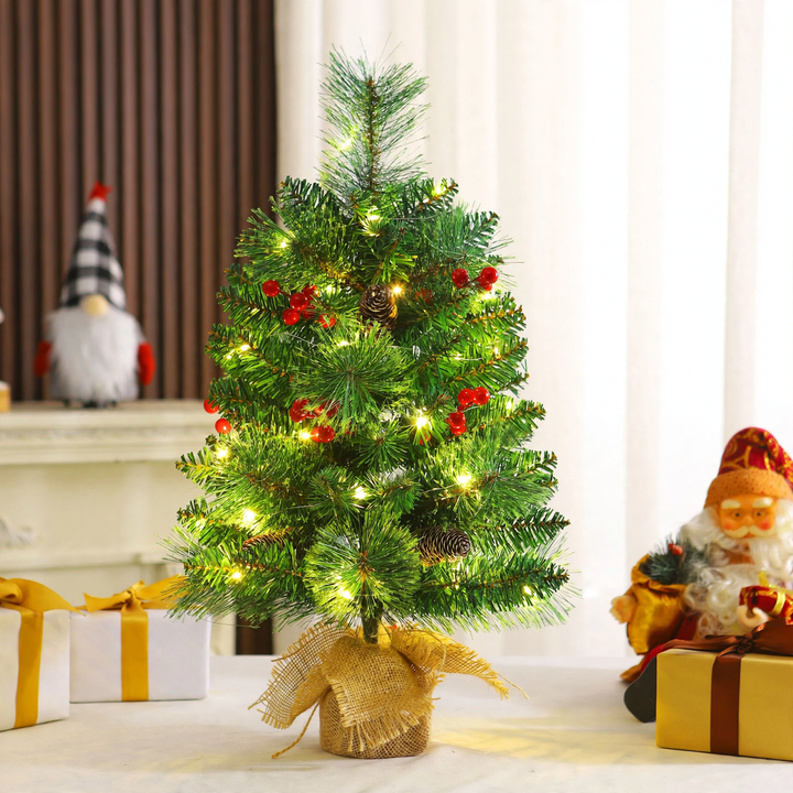 Mini-Weihnachtsbaum mit Tannenzapfen und Beeren