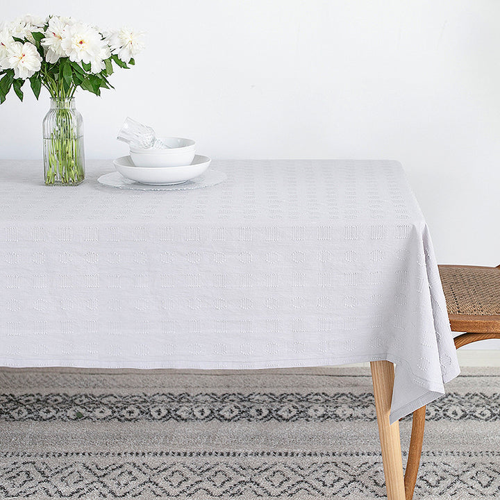 Tischdecke aus Baumwollmix mit geprägtem Quadrat‑ und Kreisrelief Karnz