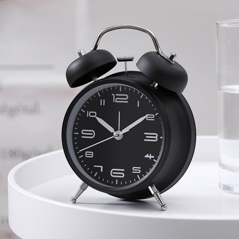 Klassischer Alarmwecker mit Modernen Akzenten Karnz