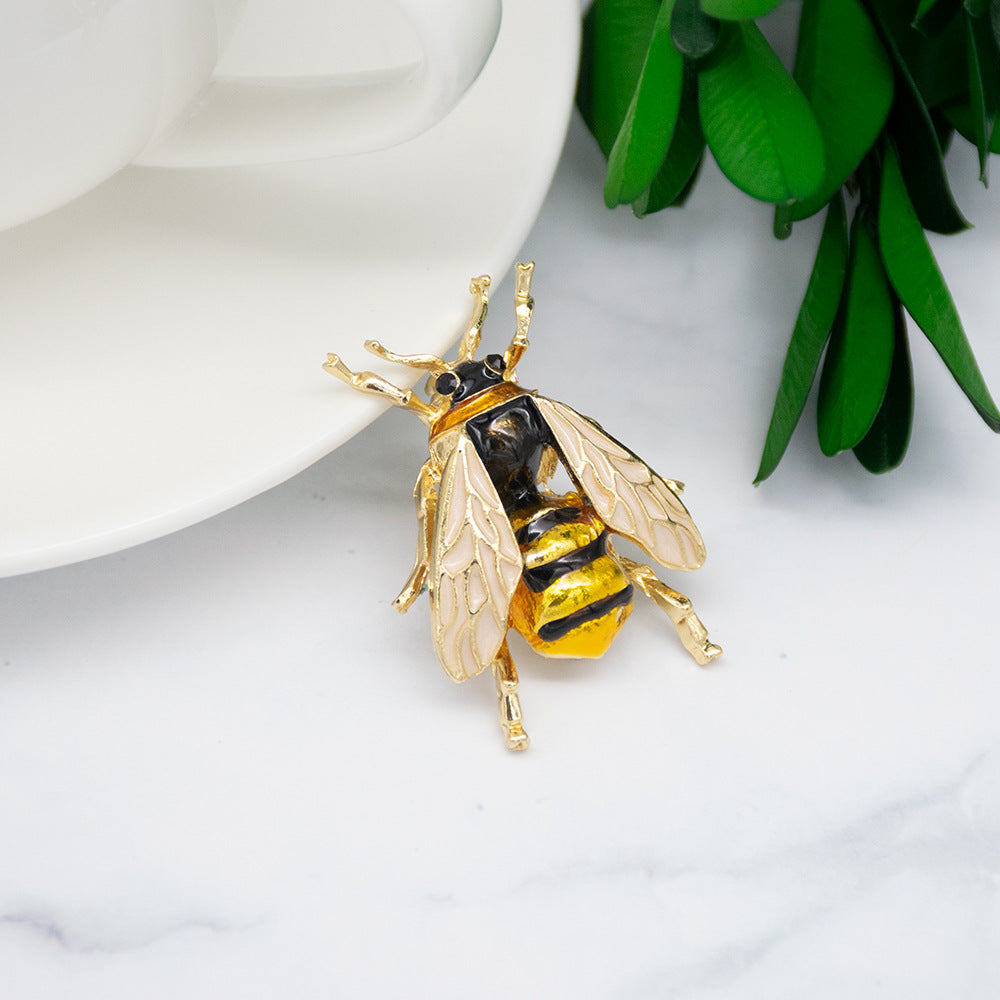 Künstlerische, von Insekten inspirierte Brosche Karnz