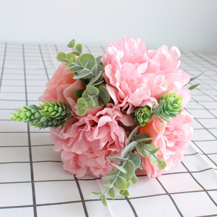 Lebensnahe Blumenstrauß mit gemischtem Grün