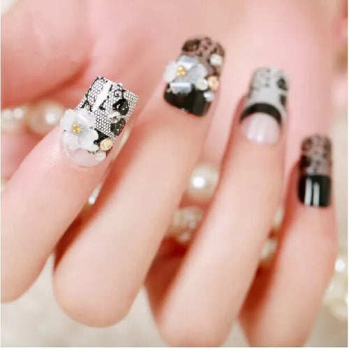 Künstlerisches Blumen- und Strass-Press-On Nagelset