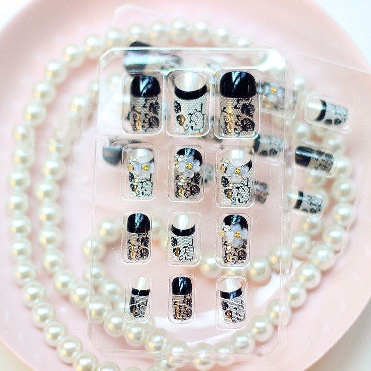 Künstlerisches Blumen- und Strass-Press-On Nagelset