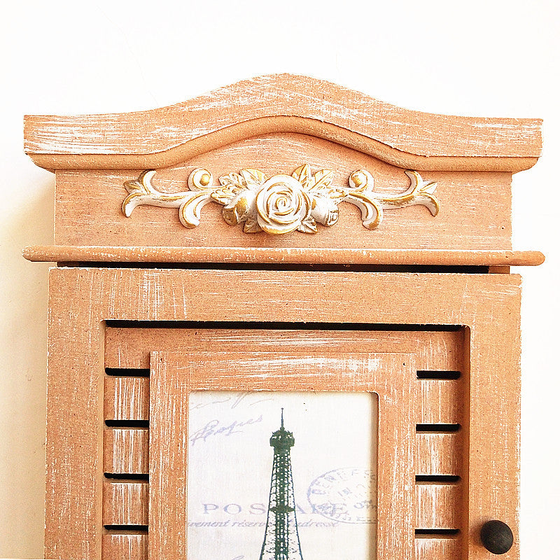 Vintage dekorativer Wandschrank