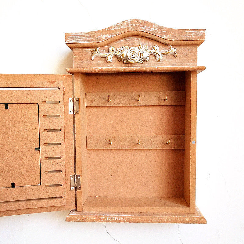 Vintage dekorativer Wandschrank