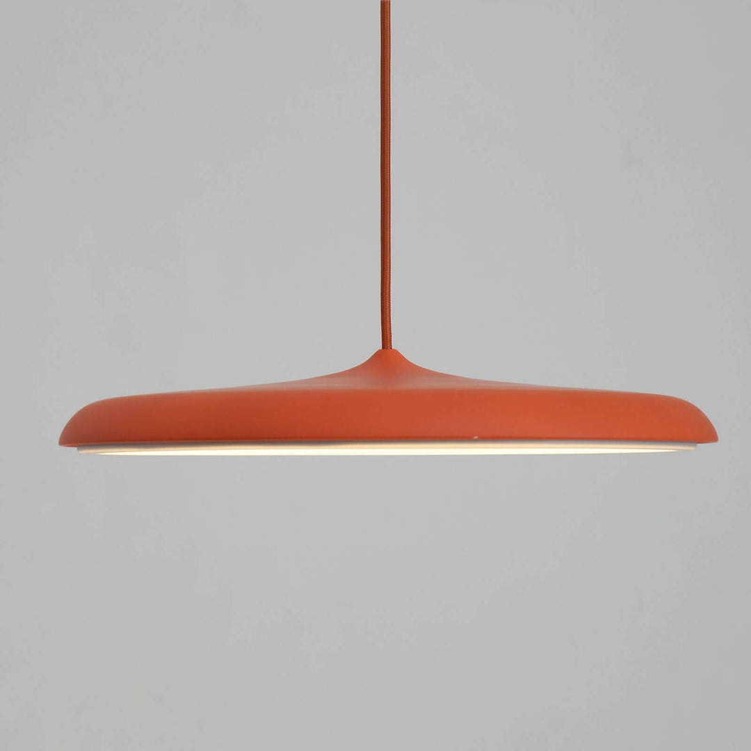 Hängelampe mit schlichter Form für moderne Interieurs