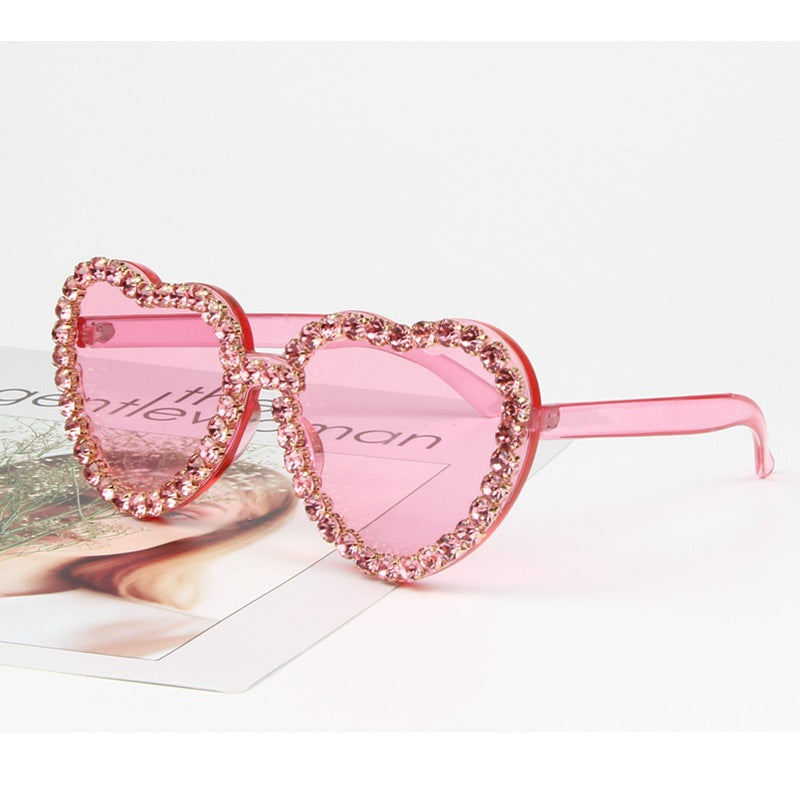 Damen Herzform-Sonnenbrille mit funkelndem Kristallrahmen Karnz