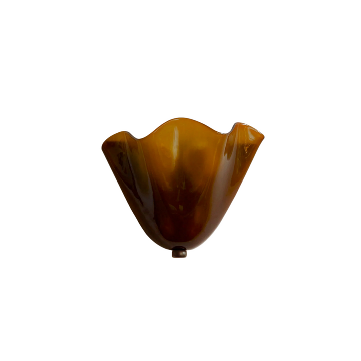 Karnz | Retro Wandleuchte aus farbigem Glas im rockförmigen Schalenmuster