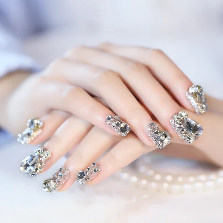 Kunstnägel mit glamourösem Strass- und Glitzerdesign Karnz