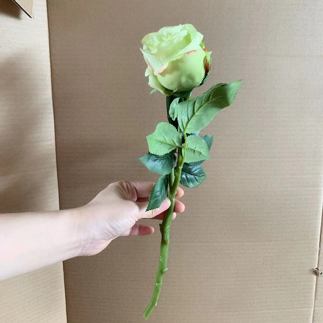 Lebensechter Seidenblumenstiel