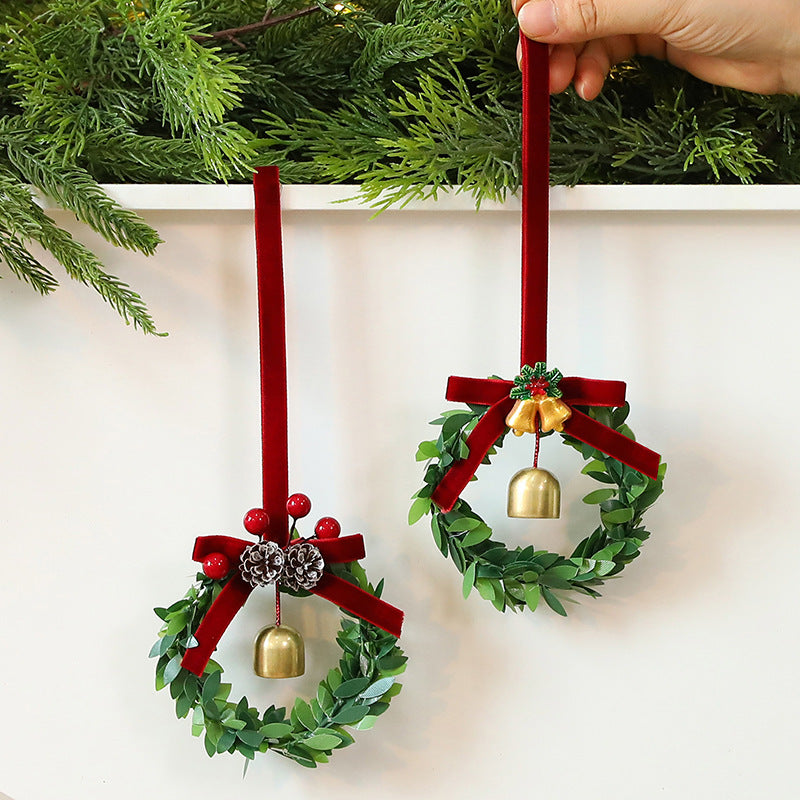Weihnachtlicher Kranz-Anhänger mit Glocken