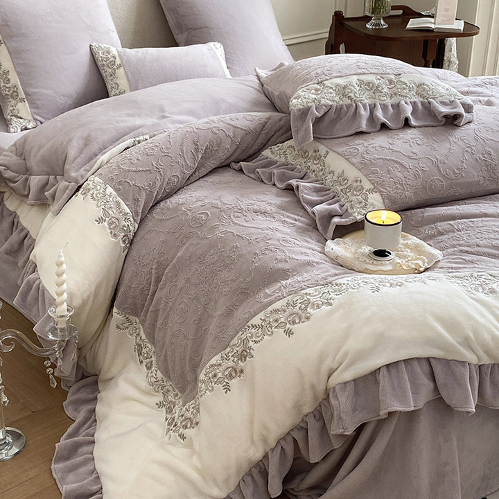 Französisches Milchfaser-Fleece-Bettwäsche-Set mit Relief-Stickerei