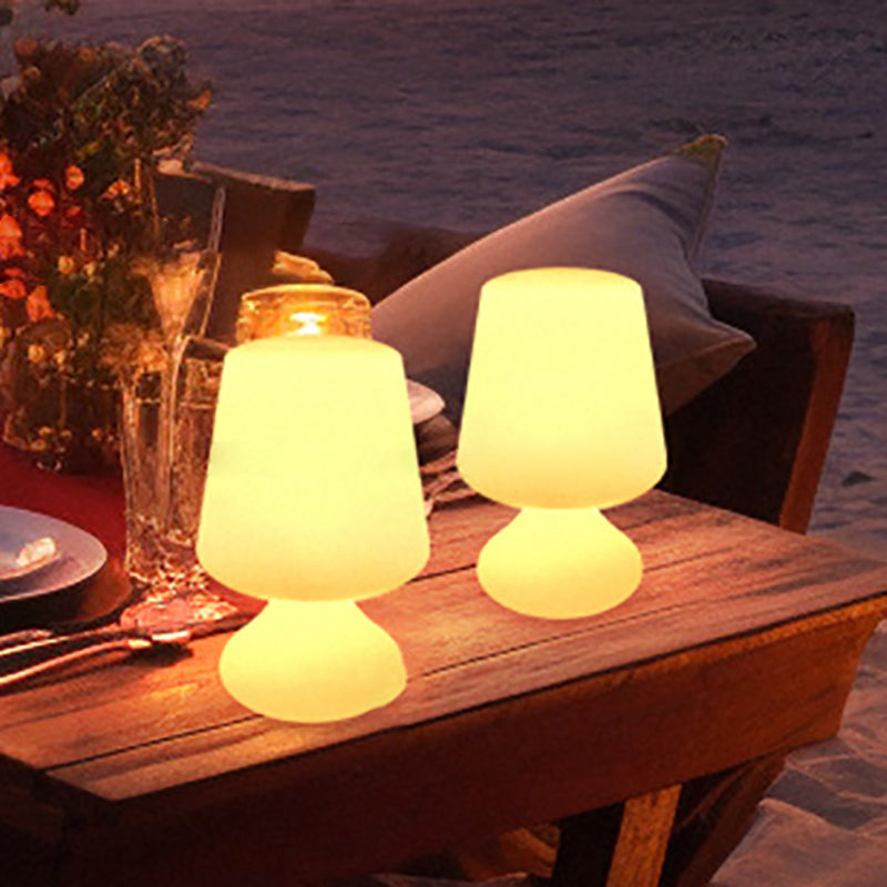 Moderne Minimalistische PE Becherform USB LED Tischlampe Nachtlicht für Außenpatio | Karnz