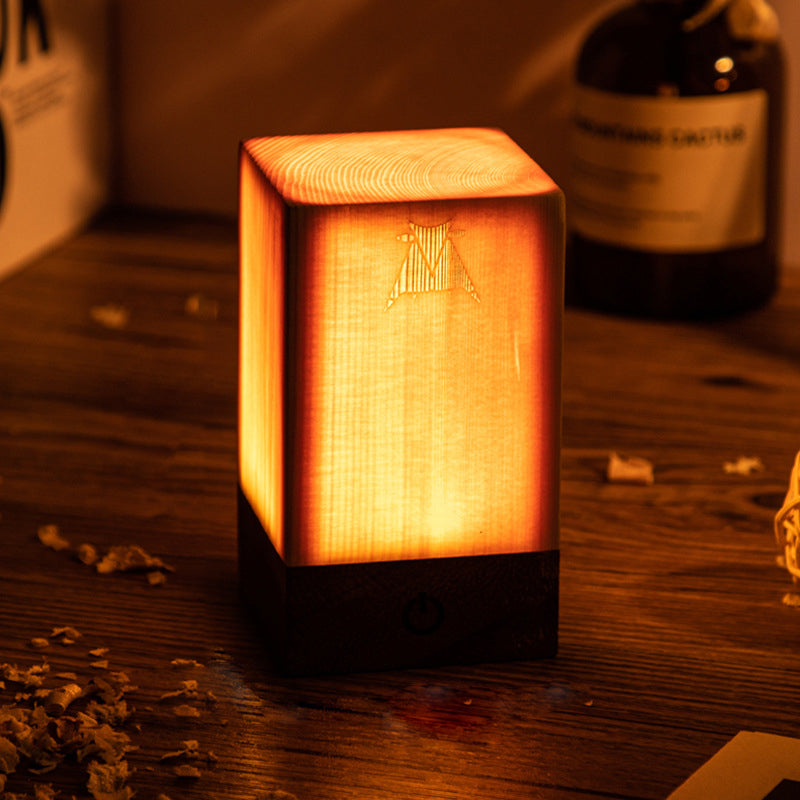 Stylische LED Tischlampe - WoodGlow | Karnz