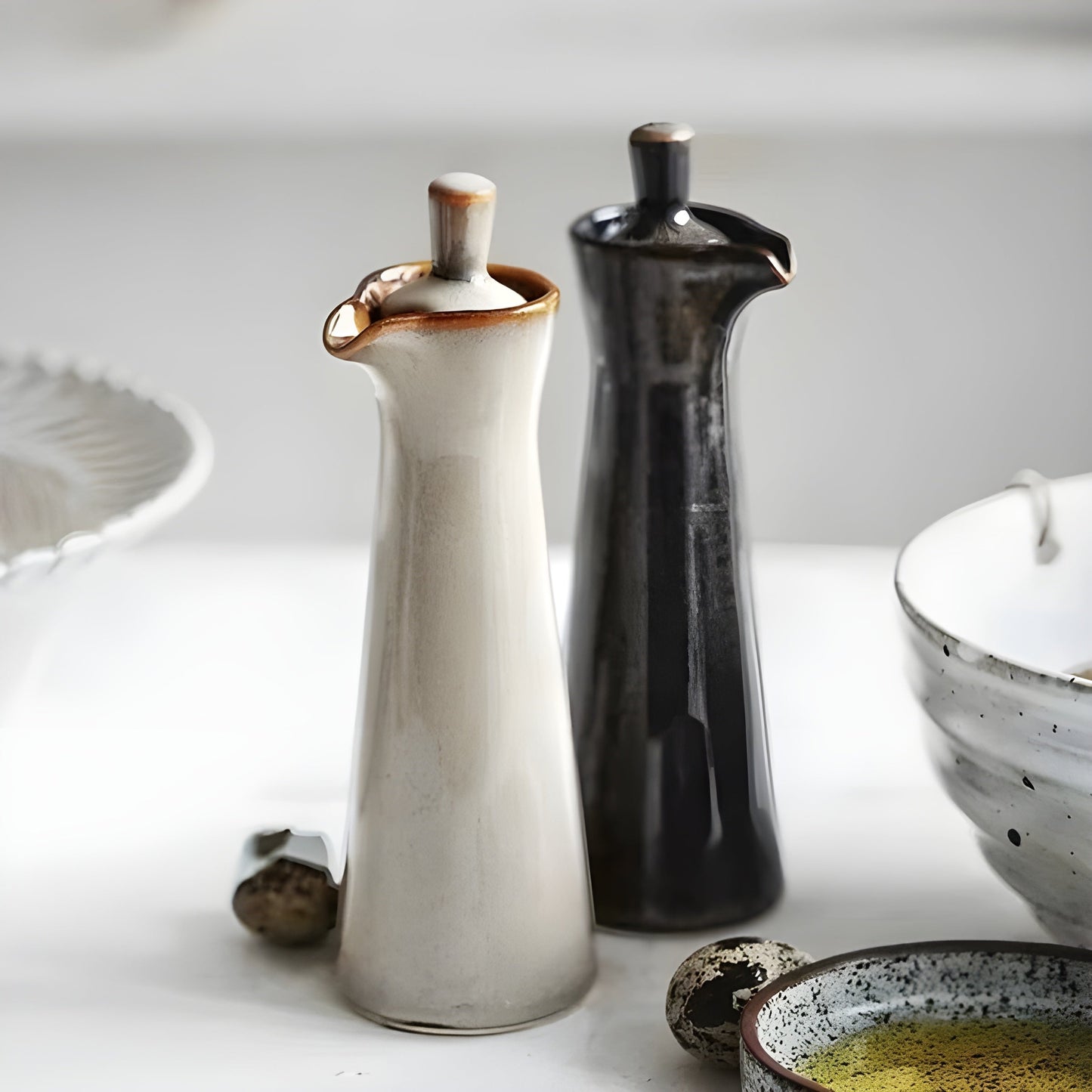 Öl- und Gewürzflasche aus Keramik – Stilvoll und aromabewahrend | Ideal für Küche und Esszimmer