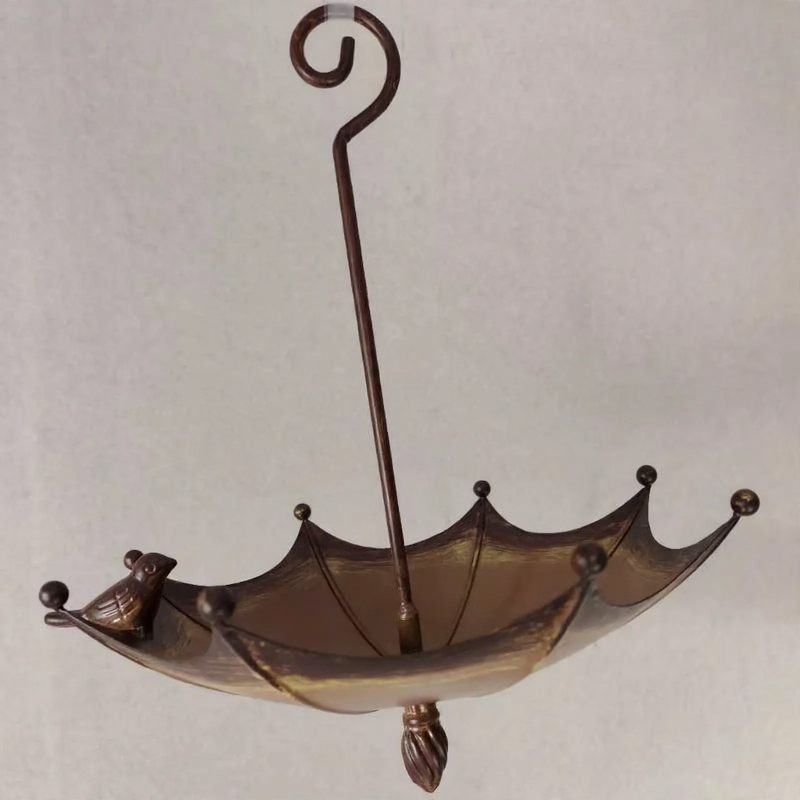 Vogeltränke in Regenschirm-Form aus Eisen