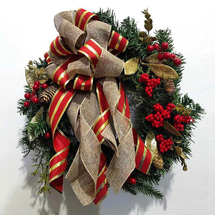 Dekorativer Weihnachtskranz aus Holz