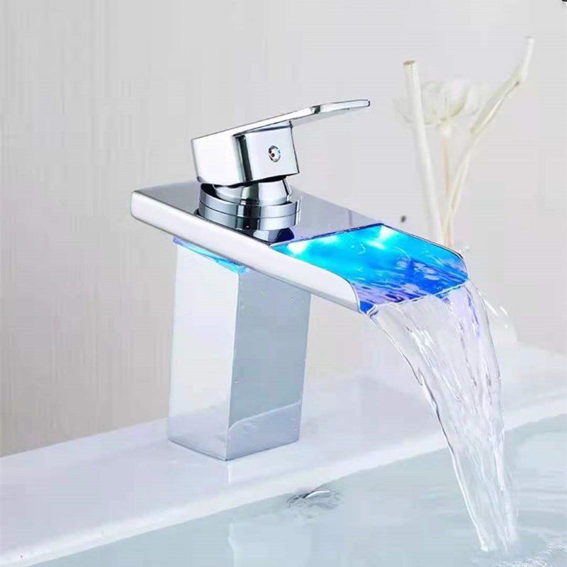 Einhand-Waschtischarmatur 1-Loch Weit Verwendete Badezimmer-Waschtischarmatur mit LED-Beleuchtung