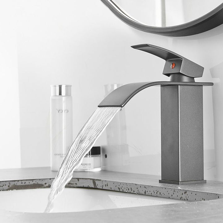Moderner Badewannenarmatur Wasserfallauslauf Hebelgriff Messing Spülenarmatur