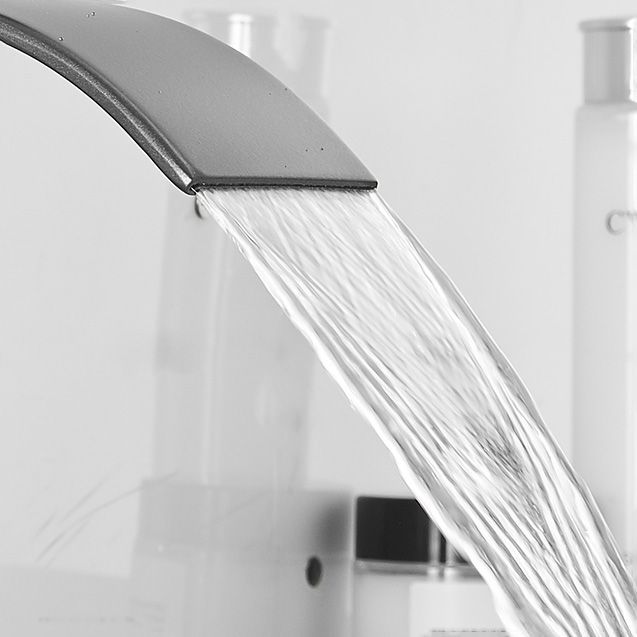 Moderner Badewannenarmatur Wasserfallauslauf Hebelgriff Messing Spülenarmatur