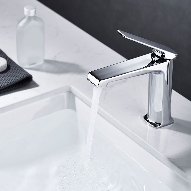 Modernes Centerset Badezimmerarmatur Einfarbige Kupferarmatur für das Badezimmer