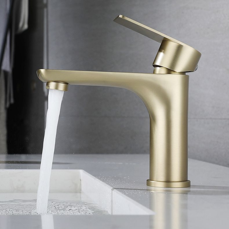 Moderner Gefäßwasserhahn Kupfer Einhand Niedriger Bogen Gefäßwasserhahn für Zuhause