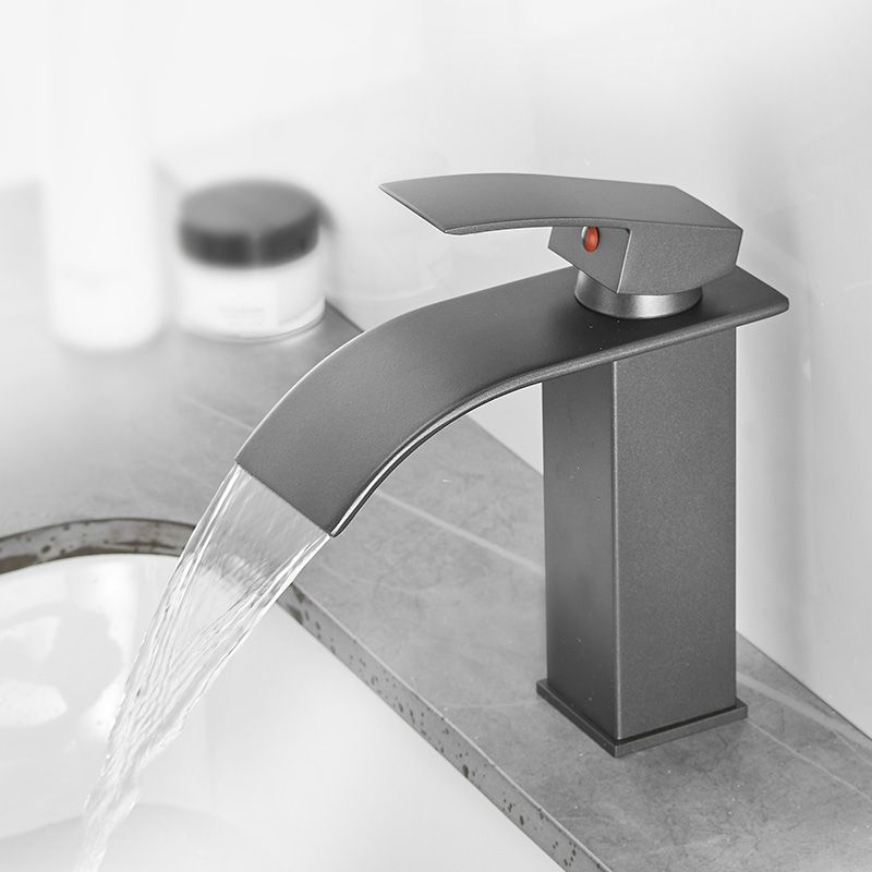 Moderner Badewannenarmatur Wasserfallauslauf Hebelgriff Messing Spülenarmatur