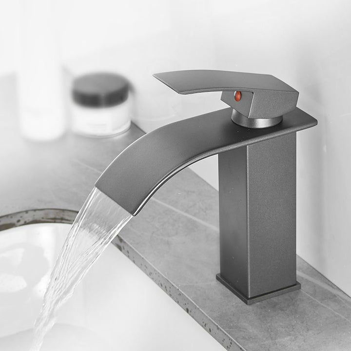 Moderner Badewannenarmatur Wasserfallauslauf Hebelgriff Messing Spülenarmatur