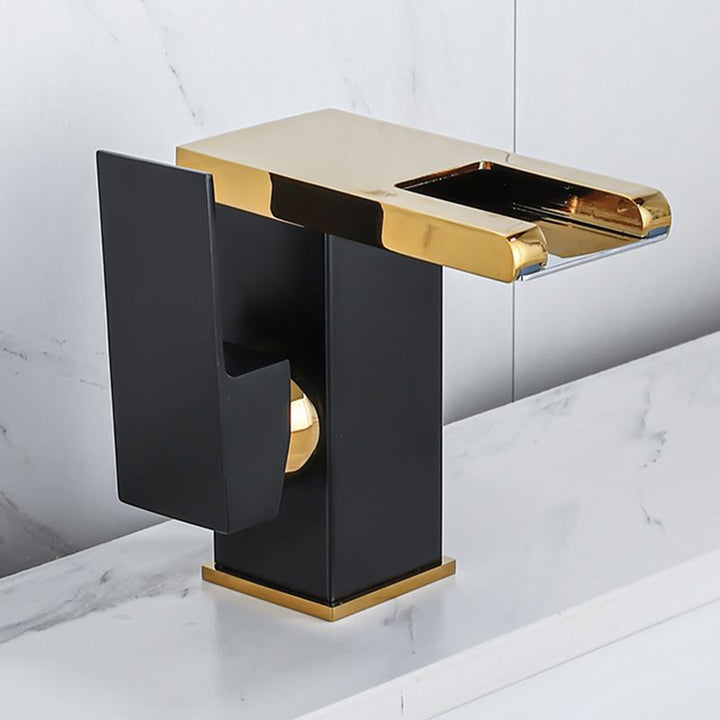 Wasserfall-Basin-Mischer-Armatur quadratischer Hebelgriff mit LED-Dreifarbbeleuchtung