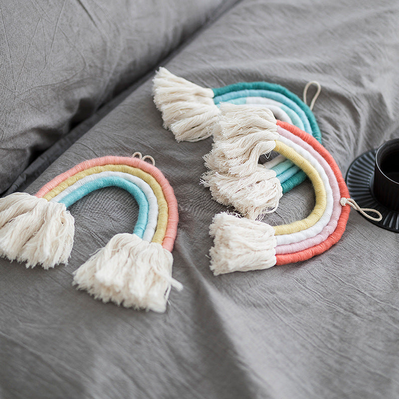 Makramee‑Regenbogen-Wanddekoration mit handgefertigten Baumwollfransen