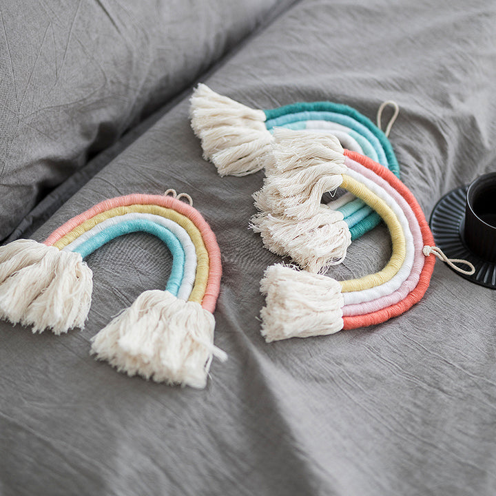 Makramee‑Regenbogen-Wanddekoration mit handgefertigten Baumwollfransen