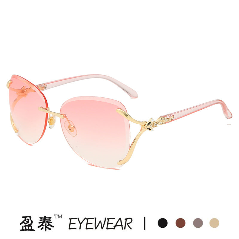 Damen elegante Sonnenbrille mit extravagantem Metallrahmen und verspiegelten Gläsern Karnz