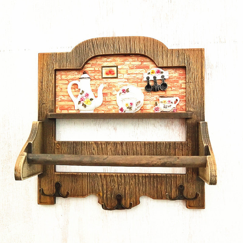 Rustikale Holzwandregal mit Haken