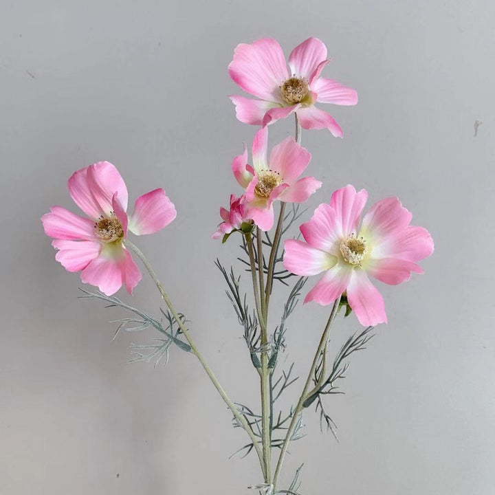 Lebensechte Cosmos-Blume Stiel