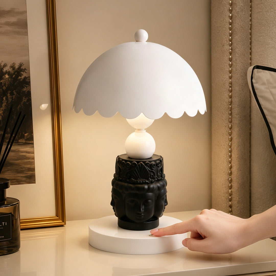 Facettierte Buddha-Tischlampe, Schwarz-Weiß