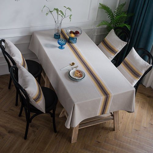 Elegante gestreifte Tischdecke