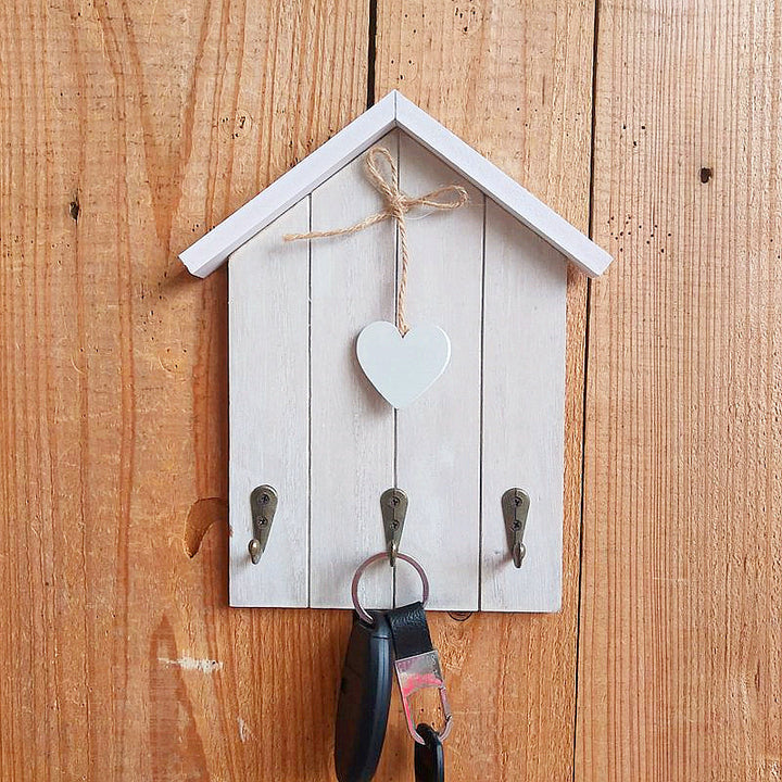 Dekorativer Holz-Schlüsselanhänger mit Herz-Akzent
