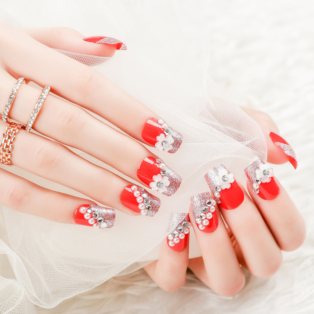 Kreatives mit Strass verziertes Press-On Nagelset