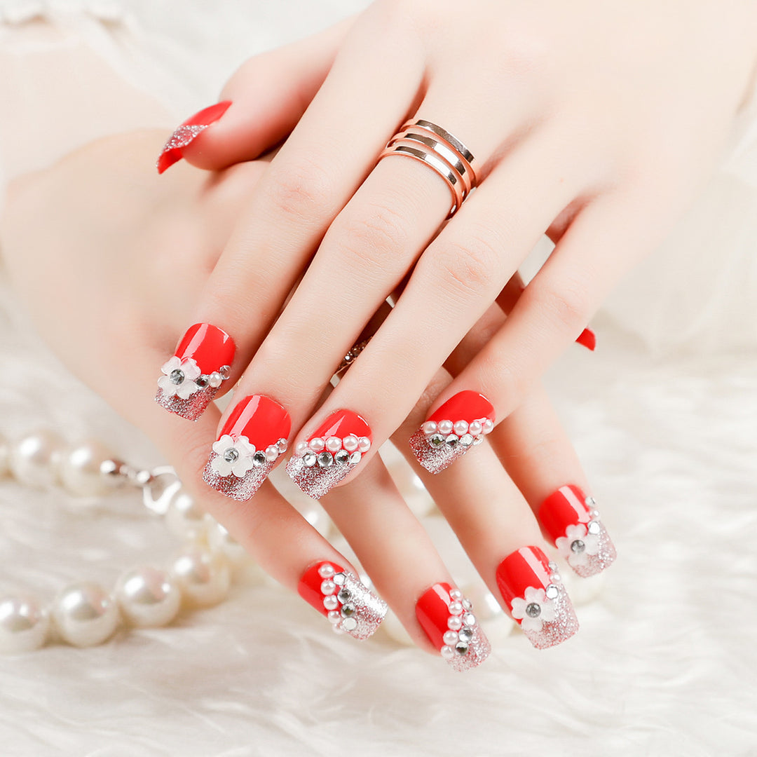 Kreatives mit Strass verziertes Press-On Nagelset